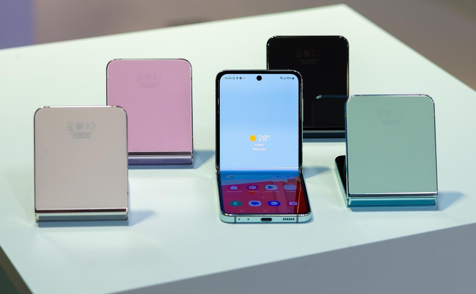 Czy składane smartfony to chwilowa moda czy przyszłość rynku?