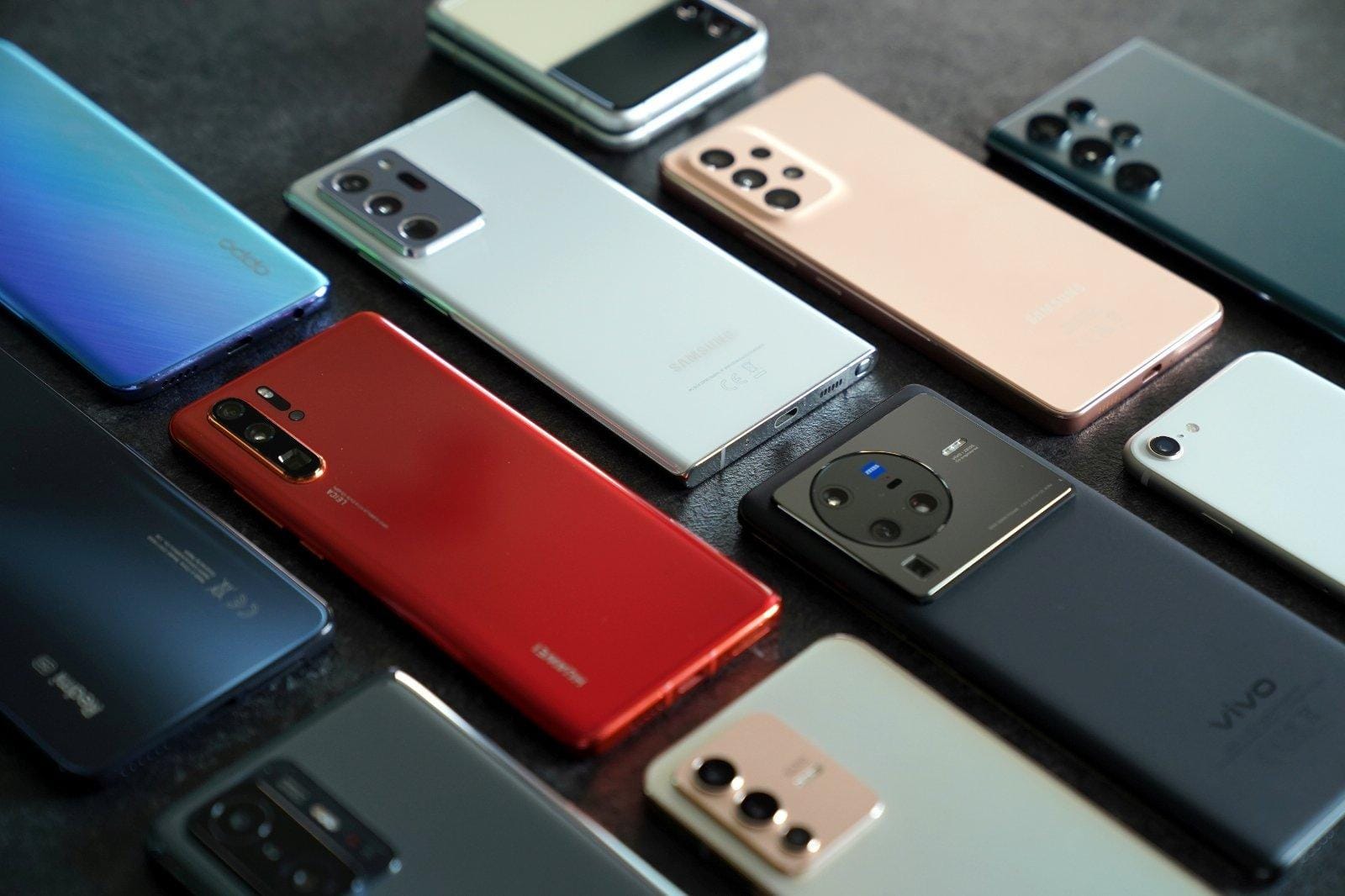 Kto słucha nasze rozmowy przez smartfony?