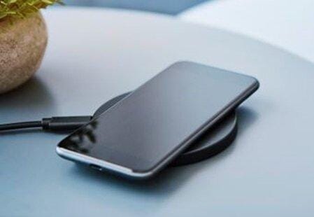 Jak technologia ładowania⁤ bezprzewodowego wpływa na urządzenia?